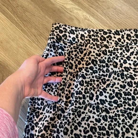 LOFT PLUS Leopard Print Jacquard Skirt with Flat Front Pockets - Picture 9 of 13